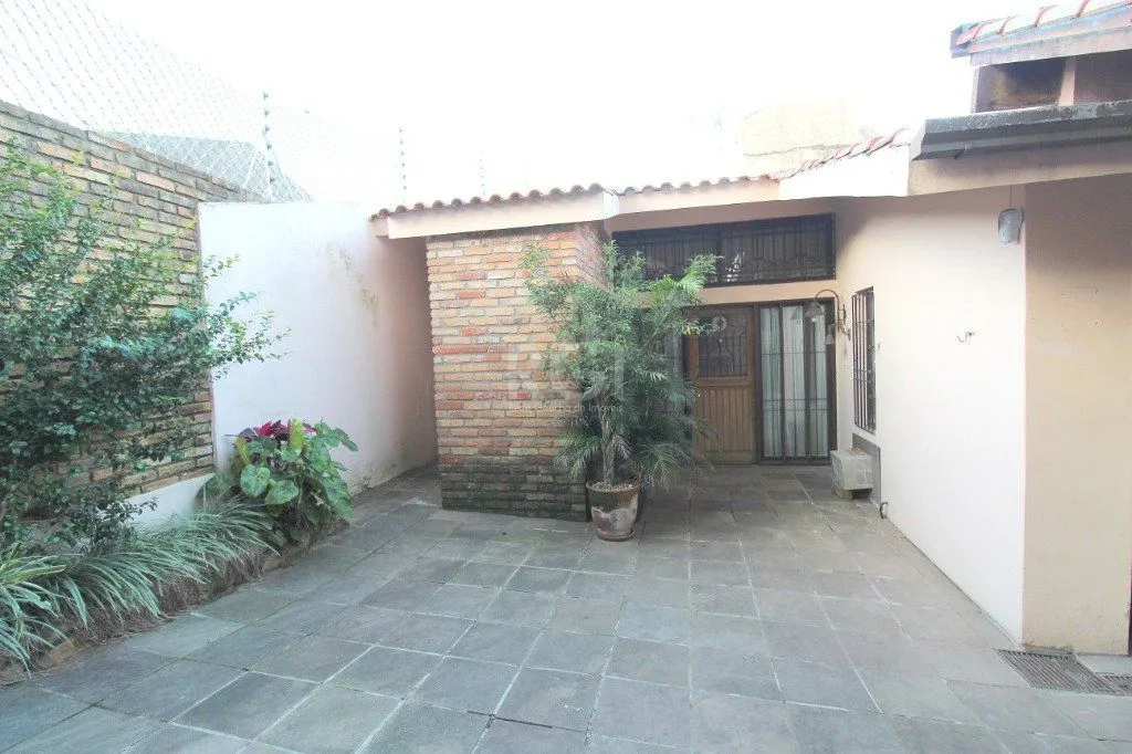 Imagem Casa para Venda - 100m², 3 dormitórios, 3 vagas - Nonoai