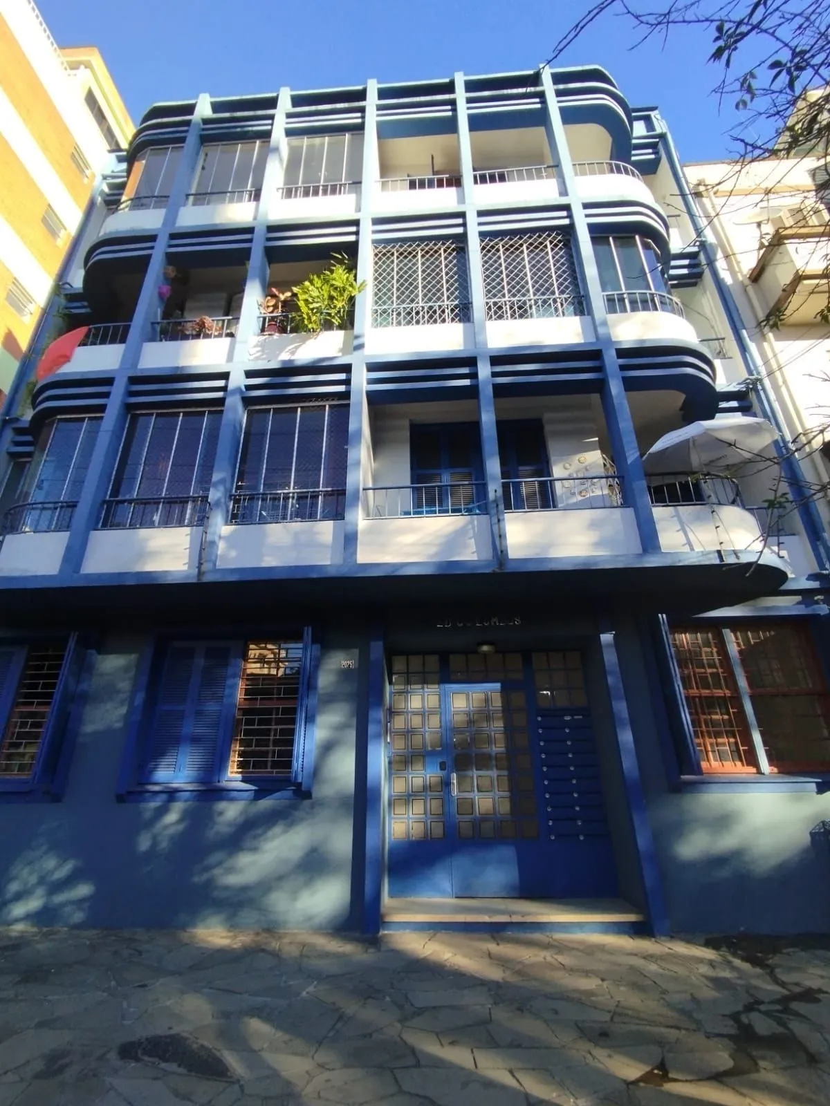 Apartamento 3 dormitórios à venda na Av. Cristóvão Colombo - Amplo, ensolarado e excelente localização!