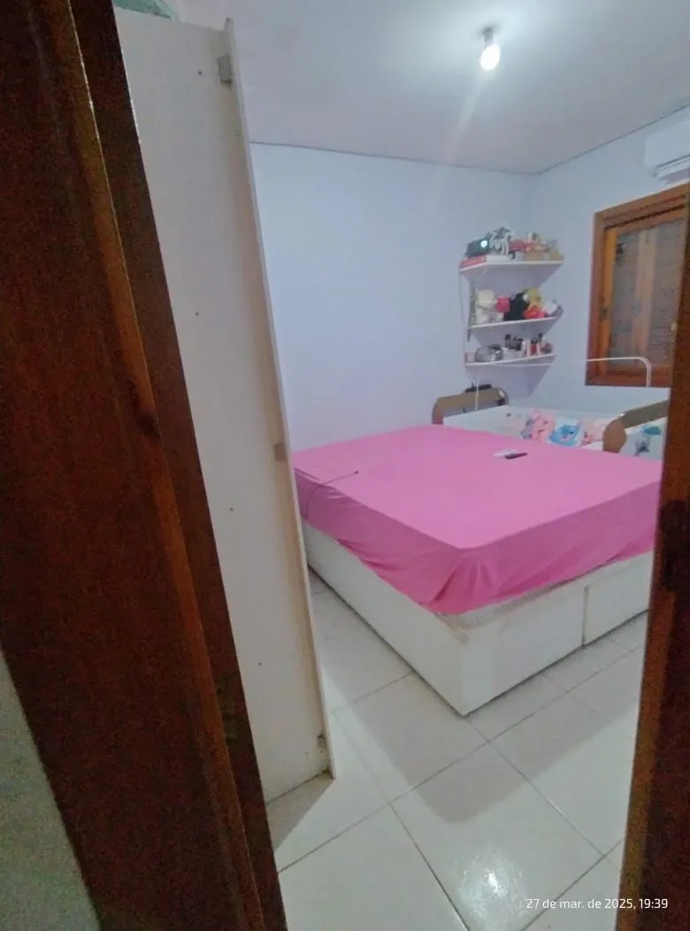 Imagem Casa de esquina no bairro Hípica - 2 dormitórios