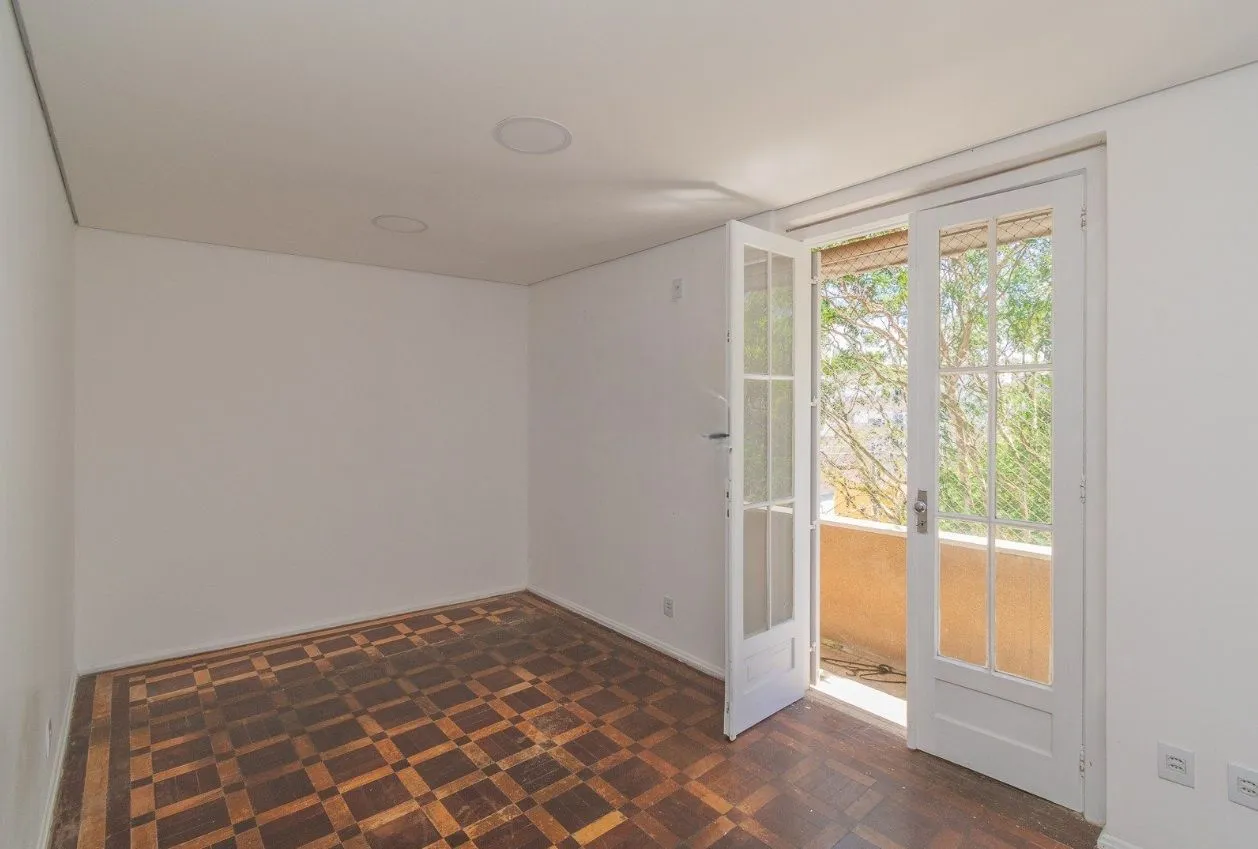 Imagem Apartamento Amplo de Esquina com 93m² no Bairro Petrópolis