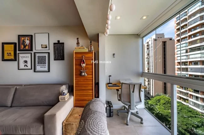 Imagem Apartamento à venda na Vila Nova Conceição com 3 quartos sendo 2 suítes, 2 salas, 3 banheiros, 2 vagas, 95m².