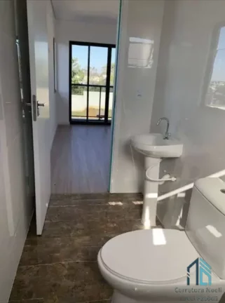 Imagem Sobrado em condomínio, amplo terreno, 03 quartos c/suíte, no Guabirotuba em Colombo -PR
