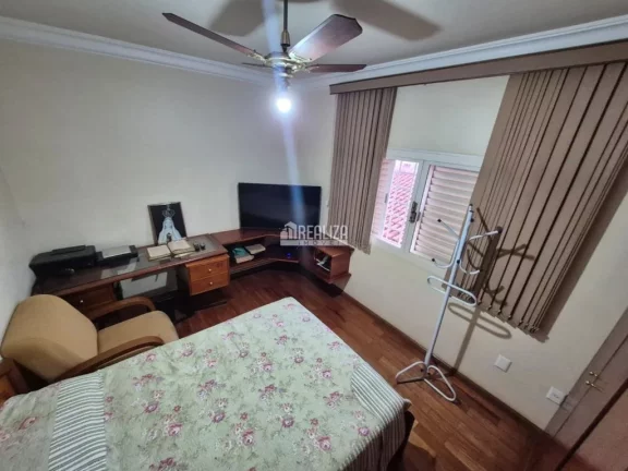 Imagem Casa à venda no Bairro Olinda, Uberaba com 6 dormitórios e suíte!