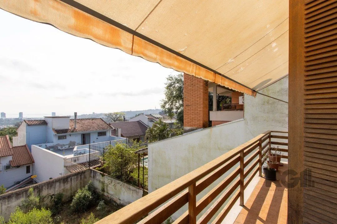 Imagem Casa para Venda - 361.95m², 4 dormitórios, sendo 2 suites, 3 vagas - Nonoai