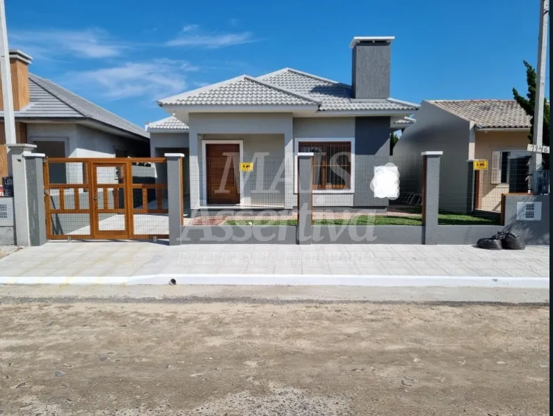 Foto do imóvel Ótima casa localizada em Tramandaí/RS - 3 dormitórios, 4 vagas de garagem