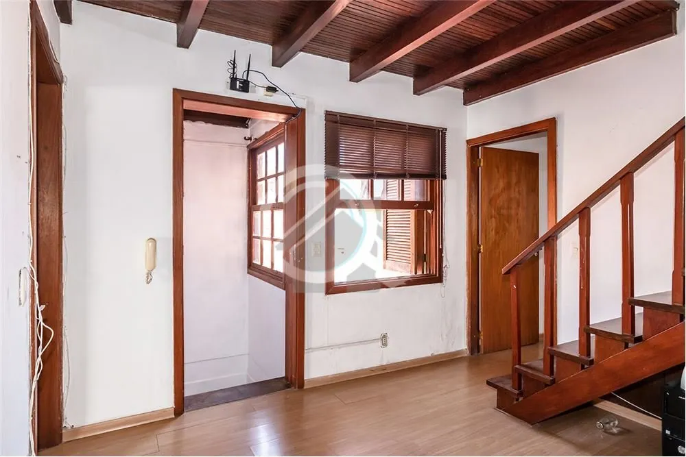 Imagem Esta espaçosa casa, localizada na rua Botafogo, oferece uma oportunidade única tanto para residên...
