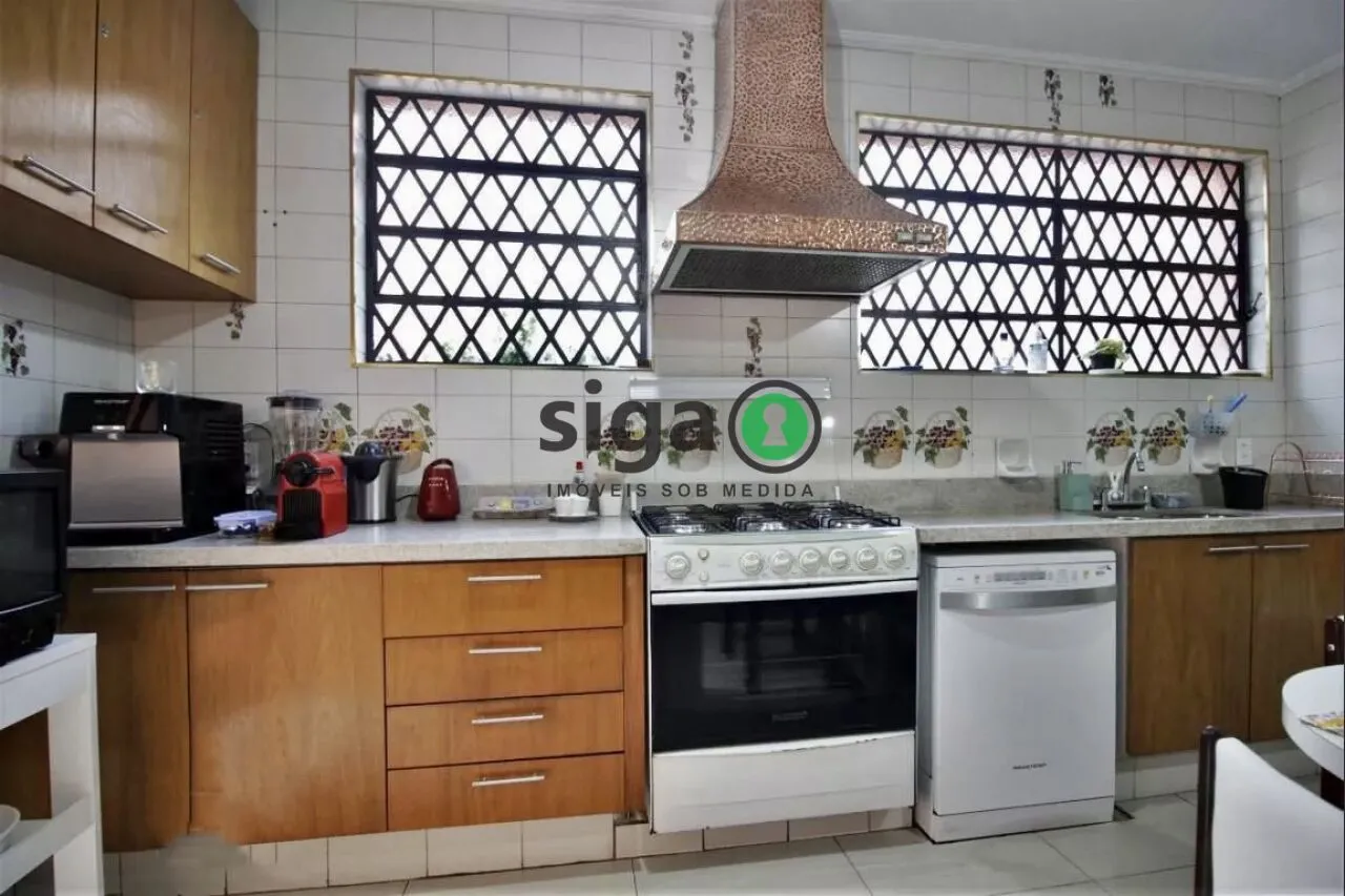 Imagem Casa a venda de 700 metros 6 dormitórios sendo 4 suítes 4 salas 9 vagas no Guedala