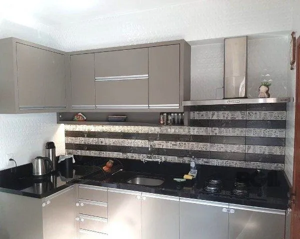 Imagem Sobrado triplex no Partenon de 3 dormitórios e 2 vagas