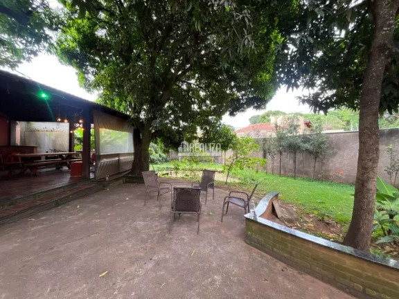 Imagem Casa com piscina e varanda no bairro Boa Vista, Uberaba