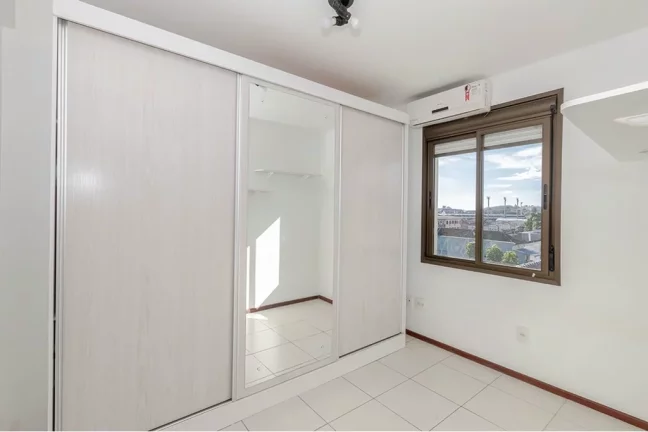 Imagem Apartamento para venda no bairro Medianeira em Porto Alegre