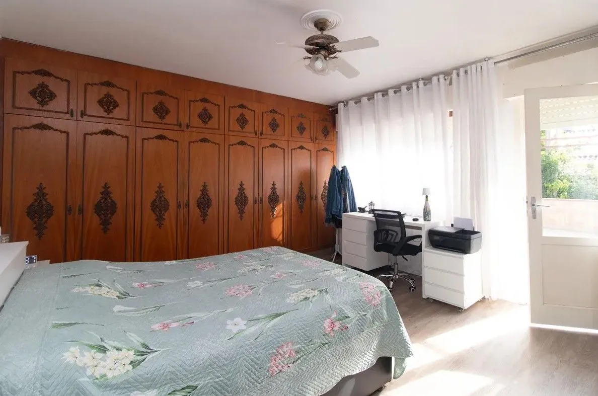 Imagem Casa com 4 dormitórios e energia solar no bairro Nonoai.