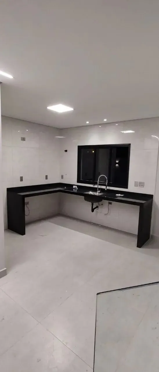 Imagem Residência à venda em localização privilegiada na cidade de Cidade] no bairro Bairro], com acabamentos de luxo e ampla área de lazer