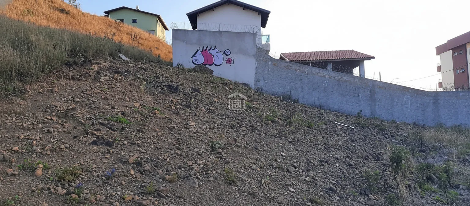 Imagem Terreno 563 m² à venda em Monte Verde, Poços de Caldas