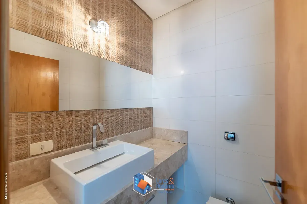 Imagem Casa para venda em Interlagos com 3 quartos, sendo 1 suíte, 379m²