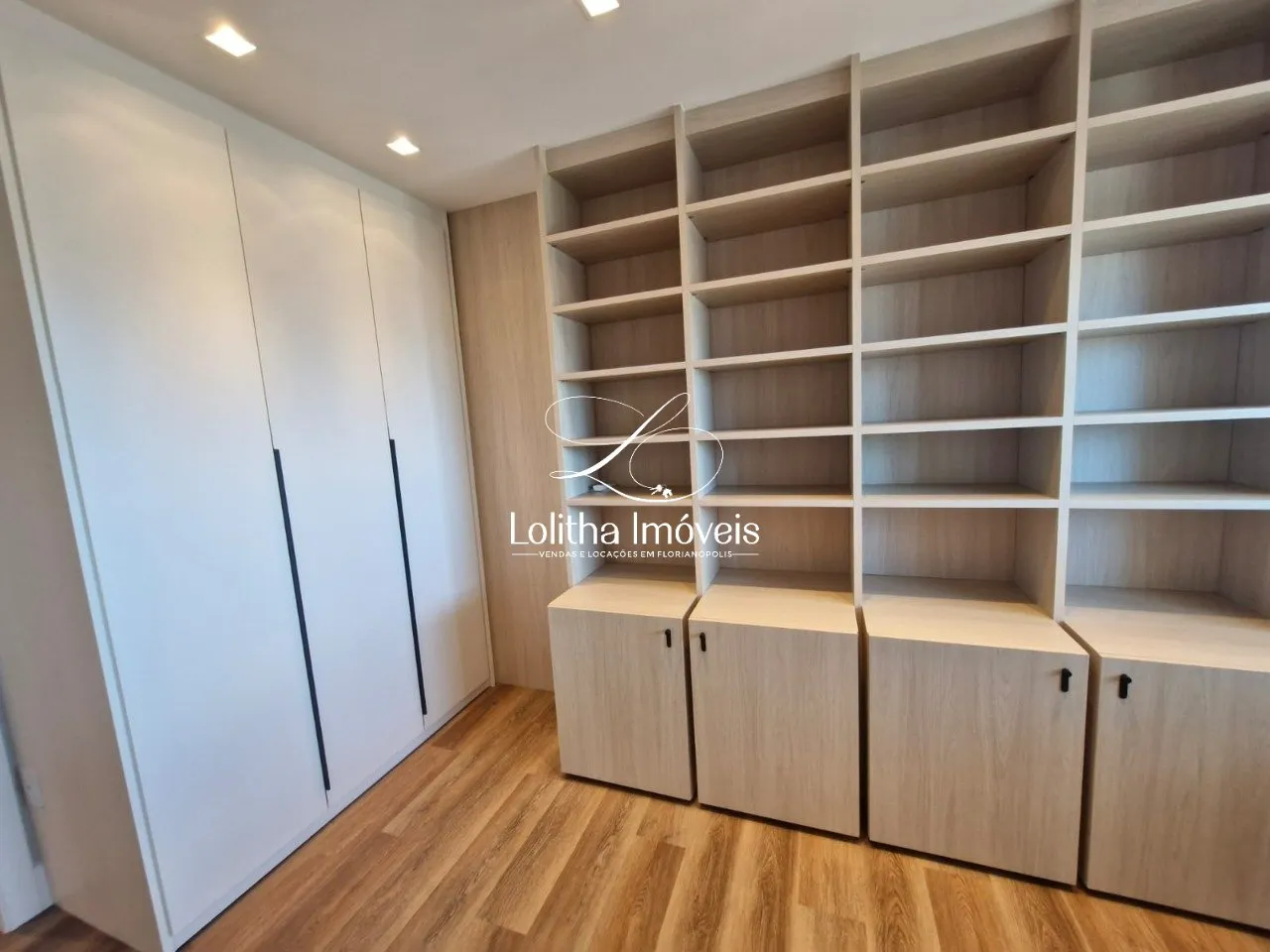Imagem APARTAMENTO DE LUXO COM 3 SUÍTES, SEMI MOBILIADO À VENDA NO KOBRASOL - SÃO JOSÉ/SC.