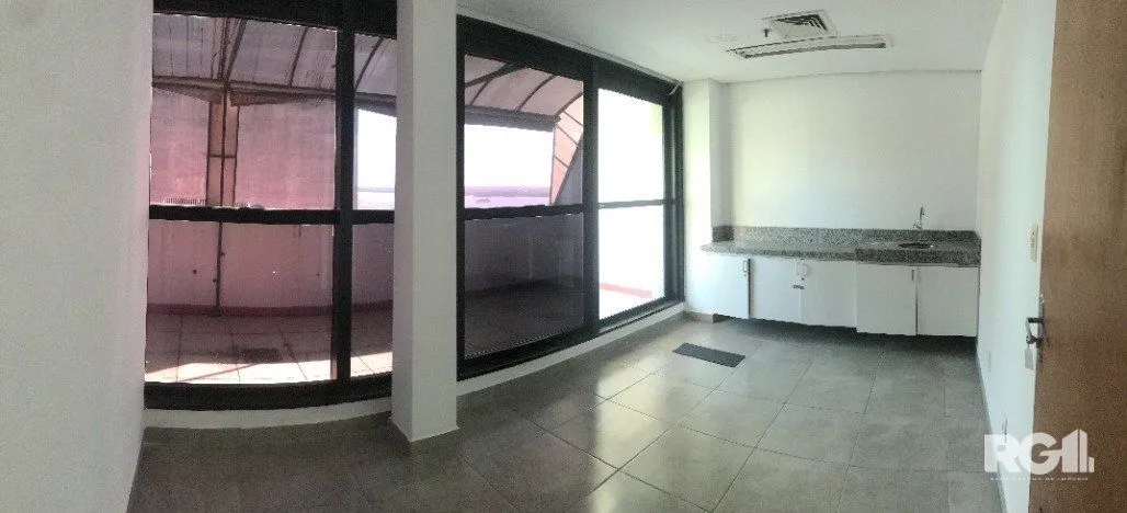 Imagem Sala comercial espaçosa, com uma vista deslumbrante para o Guaíba
