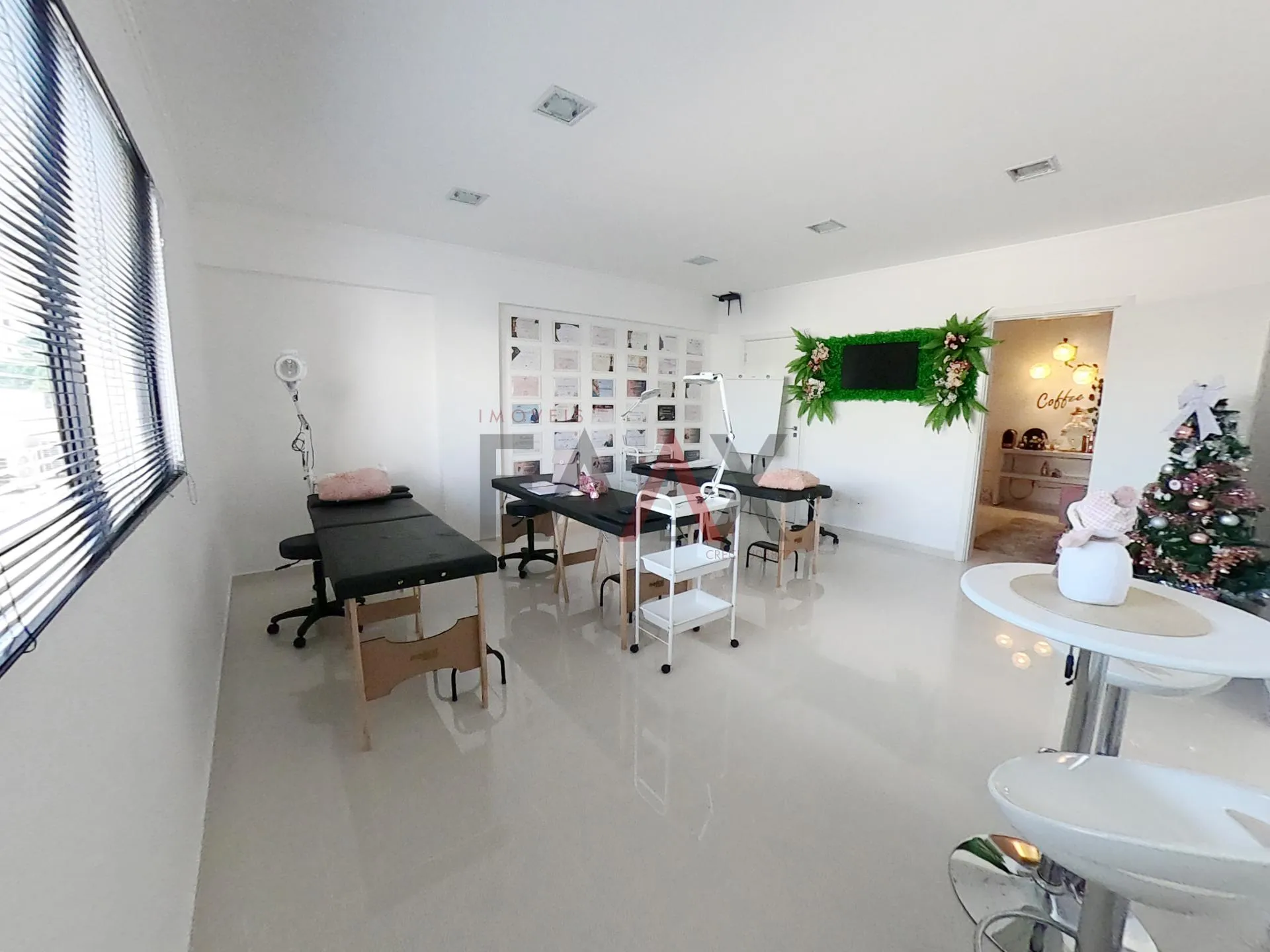 Imagem Sala Comercial no centro próximo do Hospital Santa Tereza e de Igrejas e comerci