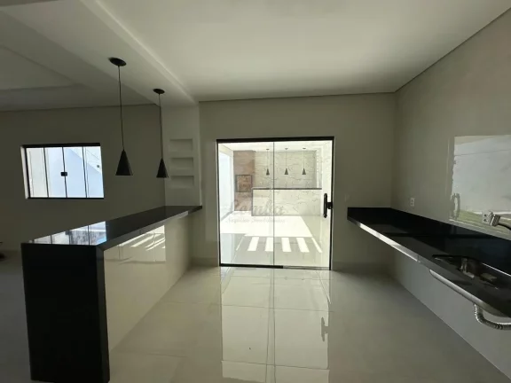 Imagem Imperdível Casa à Venda em Cuiabá-MT, Jardim Califórnia: 3 quartos, 2 suítes, 2 salas, 4 banheiros, 4 vagas - 189,66m².