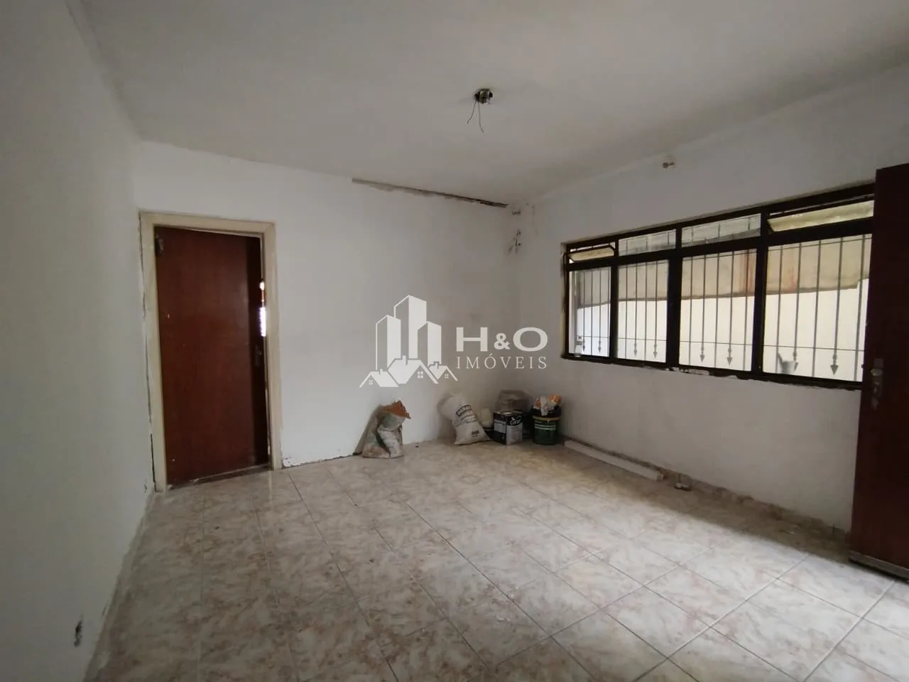 Imagem Casa ampla e muito bem localizada no bairro de Itaquera, próxima ao Shopping Metrô Itaquera e à Estação Corinthians‑Itaquera.