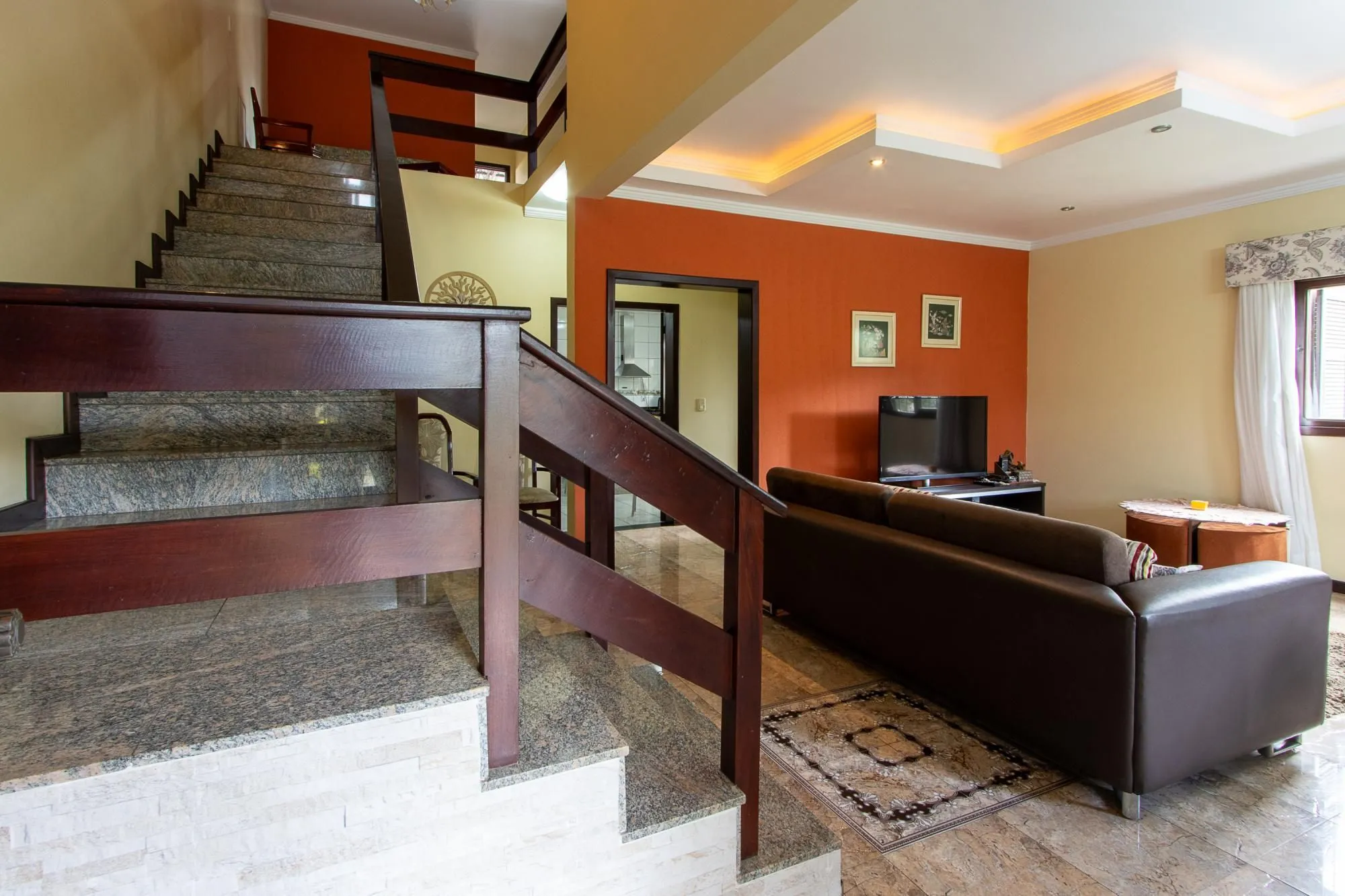 Imagem Casa Residencial ou Comercial, com 3 quartos (1 suite), 229m² privativos - Bairro Tristeza