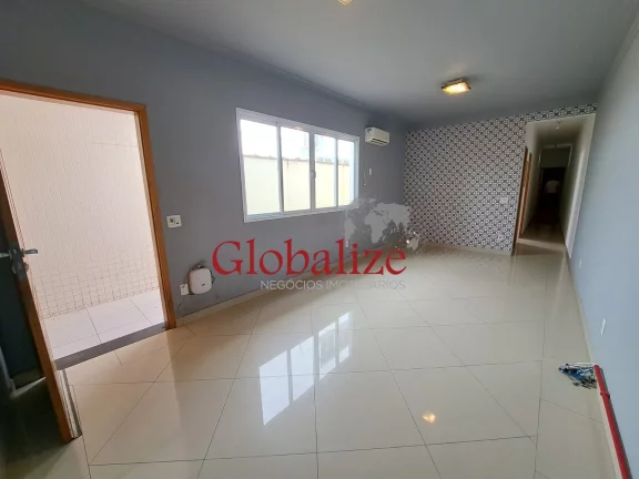 Foto do imóvel Casa Sobreposta Baixa à Venda com 3 quartos, 2 vagas, piscina, churrasqueira por R$1.150.000,00 no Boqueirão em Santos