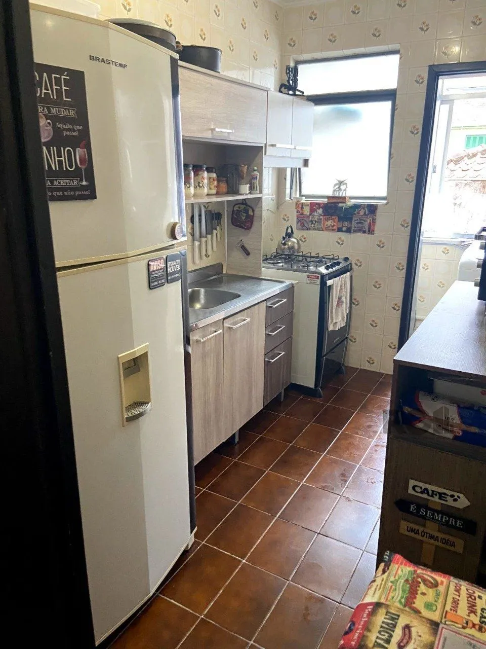 Imagem Apartamento de 2 dormitórios, sala, cozinha, banheiro, área de serviço com vaga de garagem escriturada e coberta
