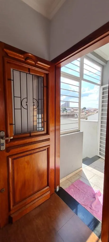 Imagem Casa Sobrado Mobiliada, com Salão Comercial de 70m² com estrutura para Restaurante/Pizzaria