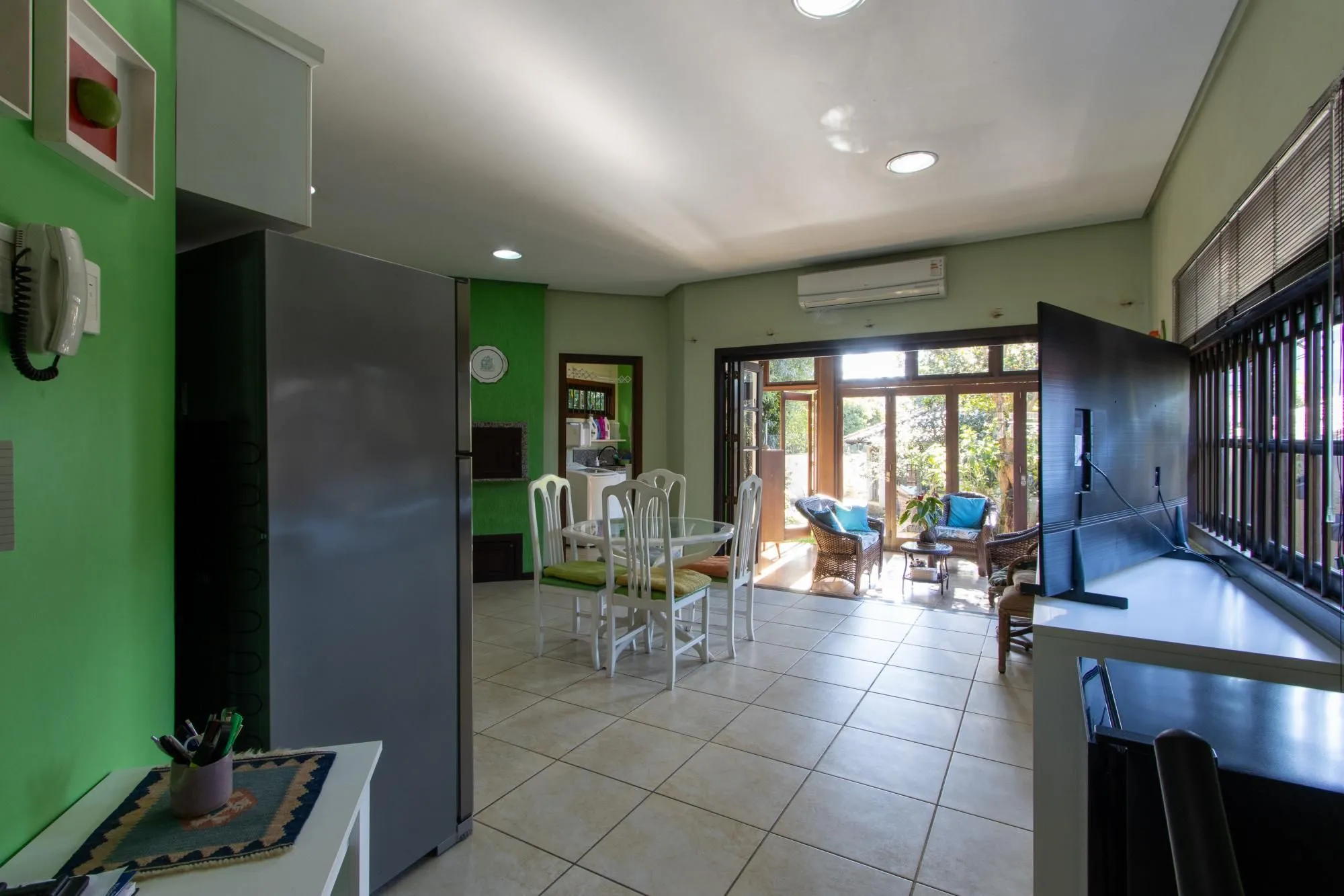 Imagem Casa com 3 quartos e 357m² à venda em Tristeza, Porto Alegre.