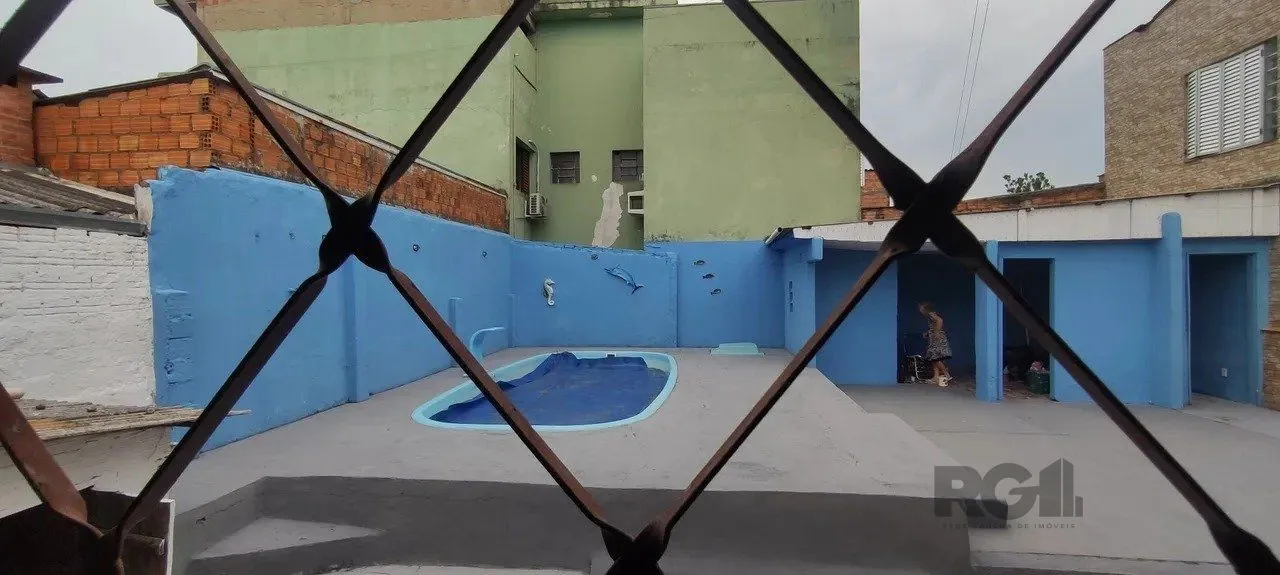 Imagem Casa com 2 quartos, vagas de garagem, piscina, bairro Sarandi, Porto Alegre/RS