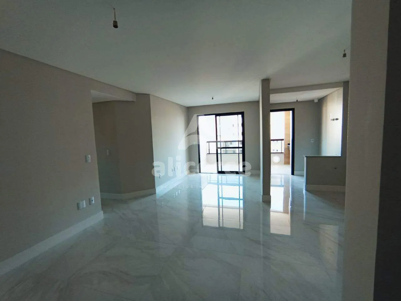 Imagem Apartamento elegânte e Confortável 89m2-2 Suítes, Sol da Tarde e Localização Privilegiada
