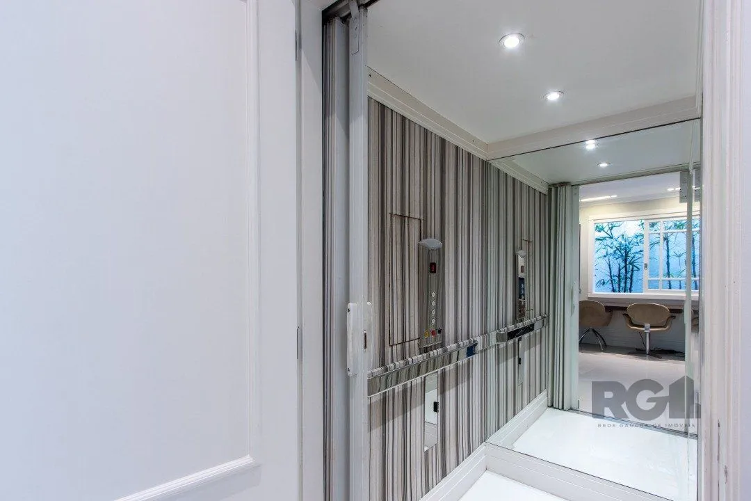 Imagem Casa em condominio, mobiliada com 741m² privativos , com 3 suítes- master