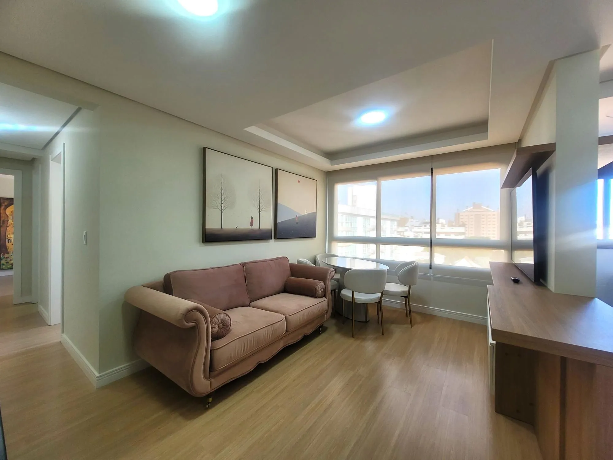 Imagem Excelente apartamento 2 dormitórios semi mobiliado no Mont`t Serrat