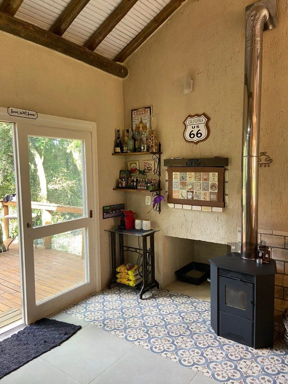 Imagem Casa com 2 suítes, lareira, deck, vaga de garagem - 140m² no bairro Laje de Pedra, Canela/RS