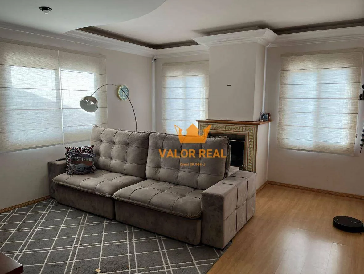 Imagem Casa de noivos em rua tranquila e com segurança. AT 394 m2, 3 Dorm, 2 Suites, Salão de Festas, R$ 790.500