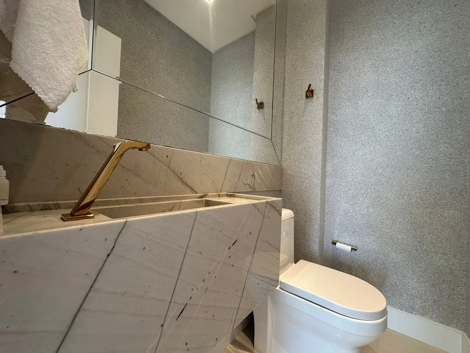 Imagem Apartamento com vista para o mar à venda com 187m2 por R$ 4.900.000,00