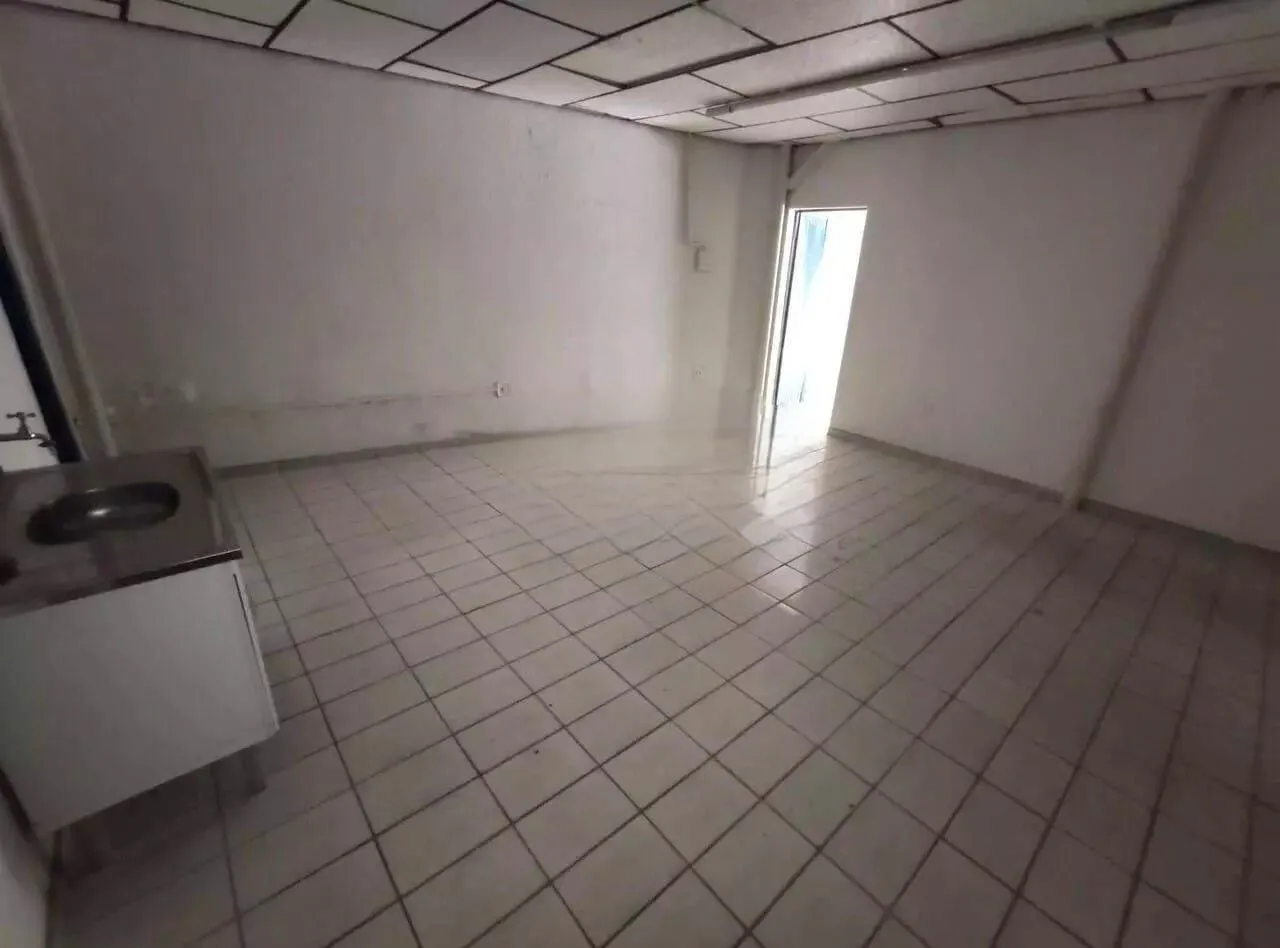 Imagem Oportunidade de Locação: Espaçoso Ponto Comercial de 110 m² no Centro de Pindamonhangaba, Ideal para Diversos Negócios