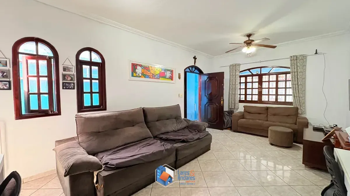 Imagem Sobrado para venda em Parque Maria Domitila com 3 quartos, sendo 1 suíte, 200m²