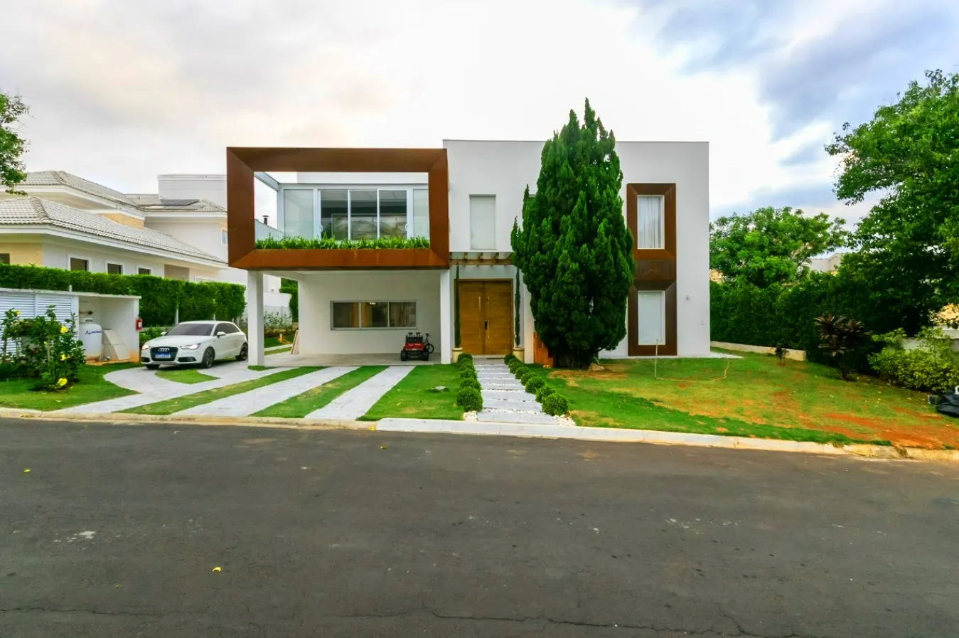 Imagem Casa de alto padrão no condomínio Village Castelo