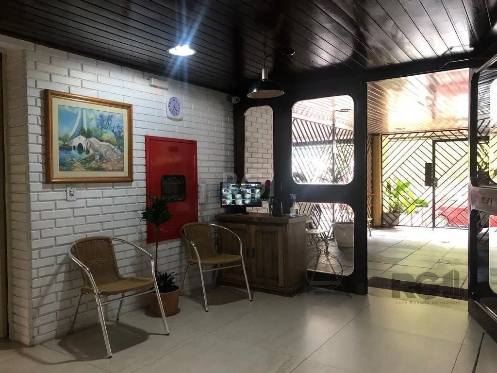 Imagem Cobertura duplex de 2 dormitórios garagem e semi-mobiliado, bairro Cidade Baixa.