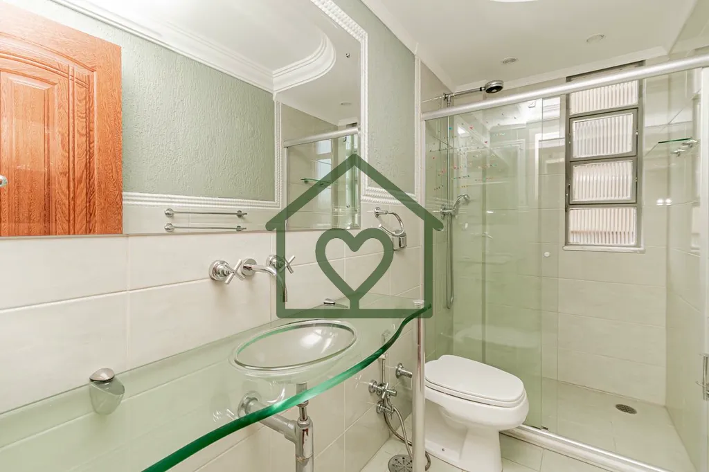 Imagem Na Av. Alegrete, n. 126, no bairro Petrópolis, Apartamento de 03 dormitórios, semi mobiliado com 0...