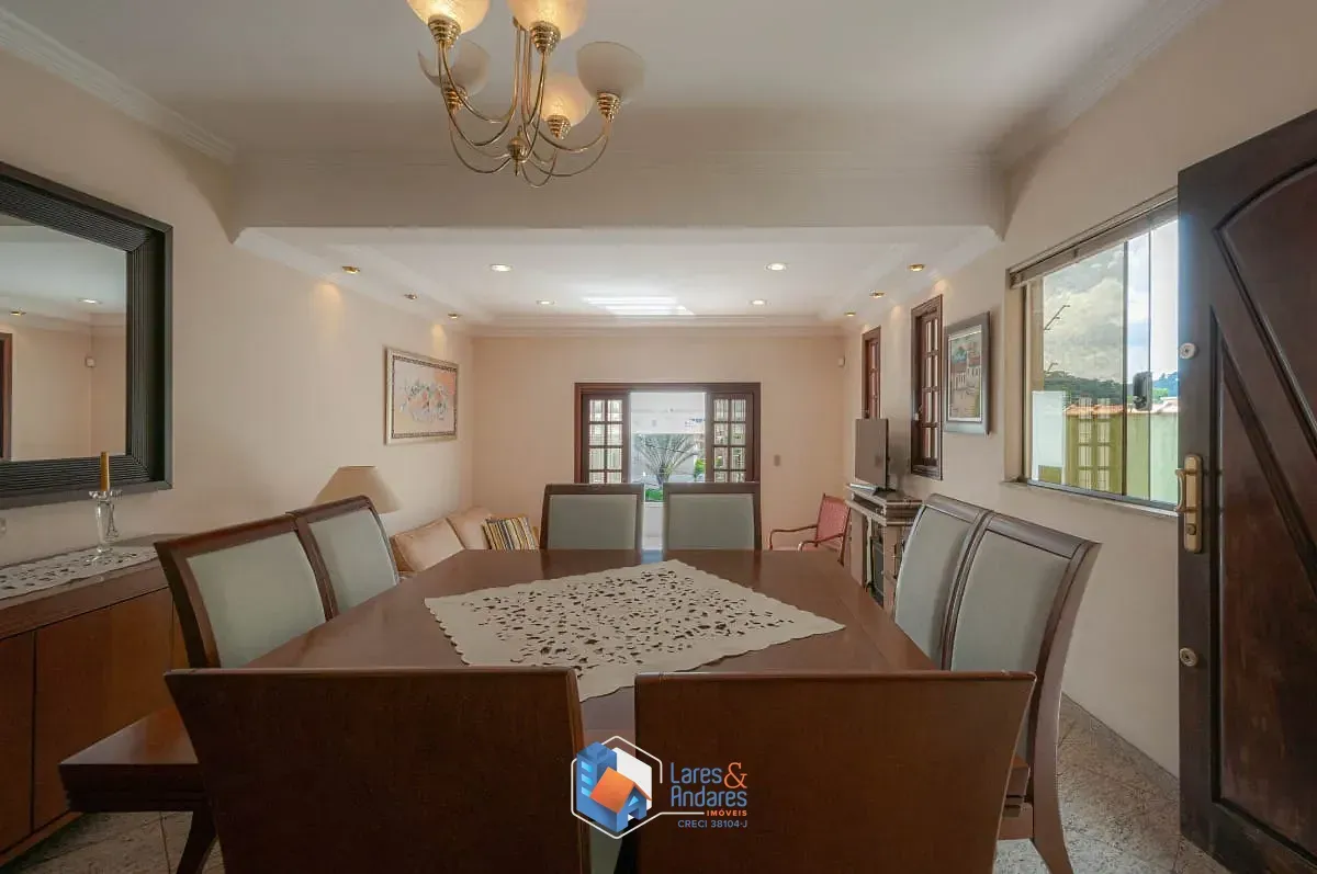 Imagem Sobrado para venda em Tremembé com 4 quartos, sendo 2 suítes, 236m²