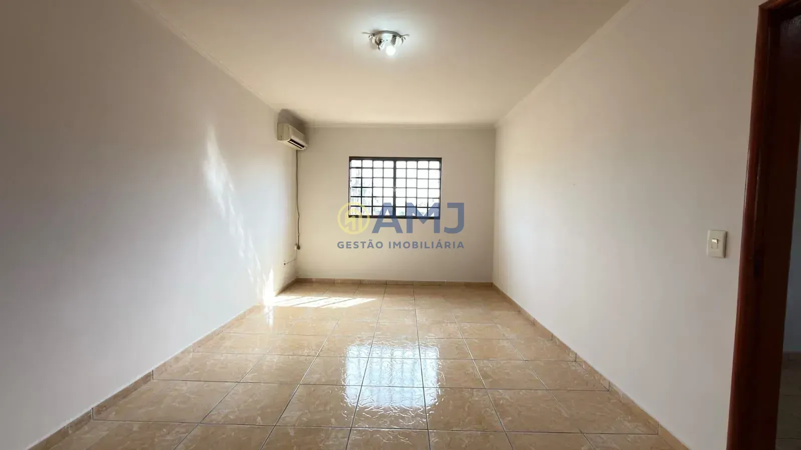 Imagem SOBRADO AMPLO À VENDA | VILA LUCY - GOIÂNIA