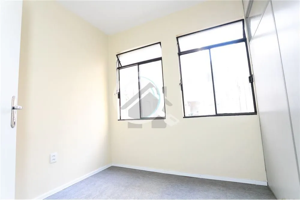 Imagem Descubra a combinação perfeita de praticidade e tranquilidade nesta sala comercial localizada no c...
