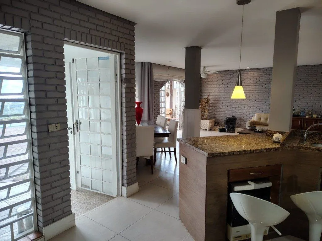 Imagem Casa sobrado com 300m² na Vila Nova de 3 dormitórios e 4 vagas