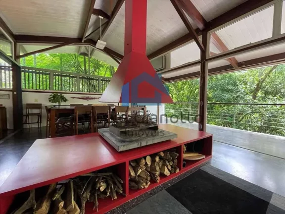 Imagem Casa à venda em condomínio autoral na Granja Viana
