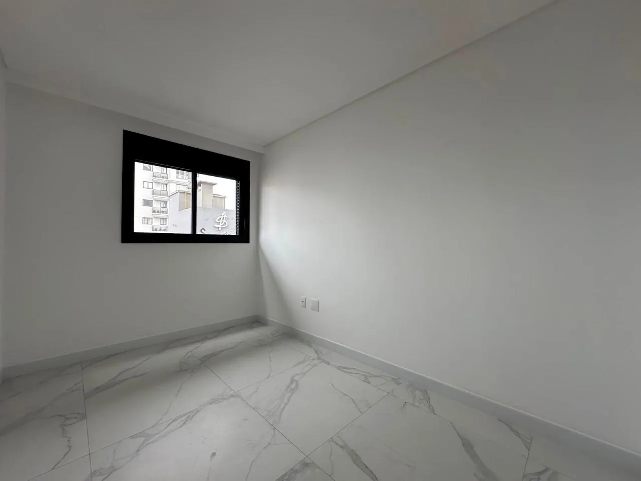 Imagem Apartamento à venda com 692m2 por R$ 950.000,00