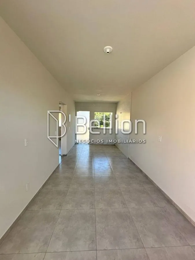 Imagem Residência situada em um bairro tranquilo em Timbó. Com um terreno espaçoso de 262,50 m², esta propriedade oferece um espaço para sua família desfrutar.