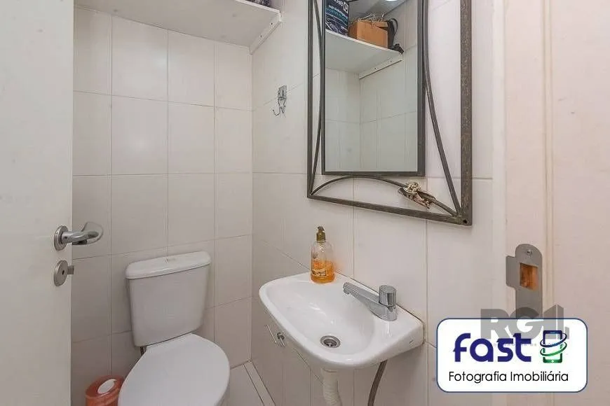 Imagem Vende Excelente Apartamento no Bairro - Jardim do Salso - Porto Alegre