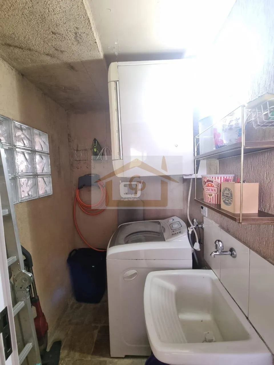 Imagem Bela área Gourmet 3 quartos sendo um suíte, forno de pizza, fogão e churrasqueira, 2 vagas
