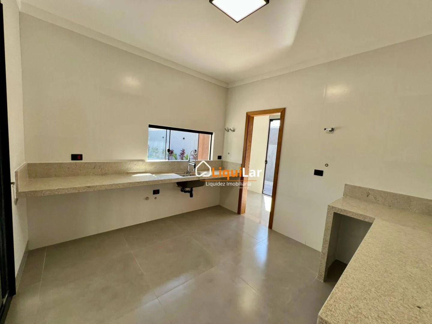 Imagem Casa de Alto Padrão no Carandá Bosque com 3 Suítes, Piscina Aquecida e Amplo Quintal